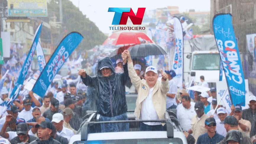 Abinader y Antonio recorre bajo lluvia los populosos sectores de los Guaricanos en SDN