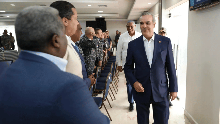 Abinader se encuentra en reunión de seguimiento al Plan de Seguridad Ciudadana