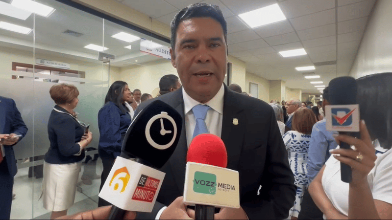 Rafael Duluc destaca el liderazgo de la mujer dominicana en la educación y la superación personal